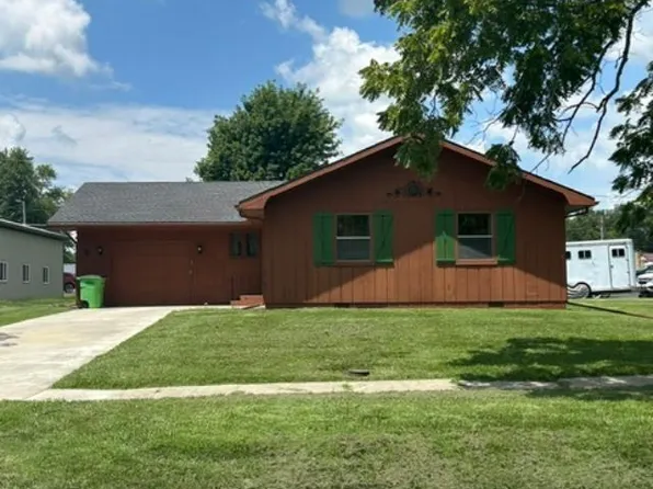 820 Ash St, Lyndon, KS 66451
