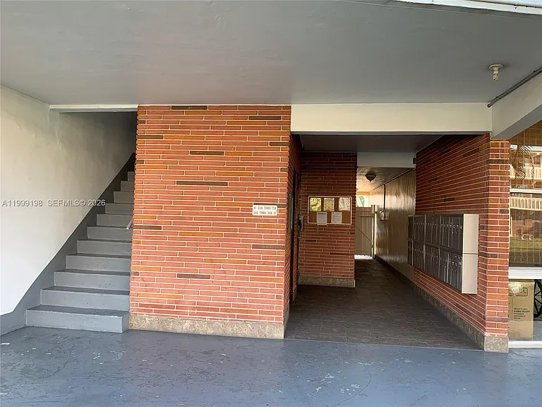 141 NE 10th Ave #17B — Photo 36