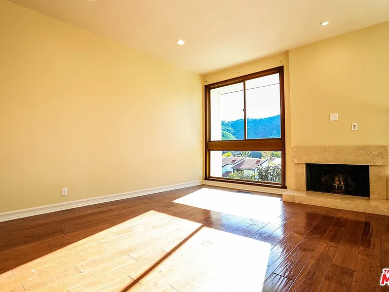17097 Palisades Cir — Photo 3