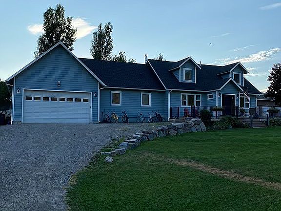House with driveway
