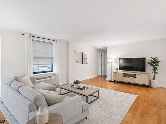 5th image of 7 Prospect St Unit 307
