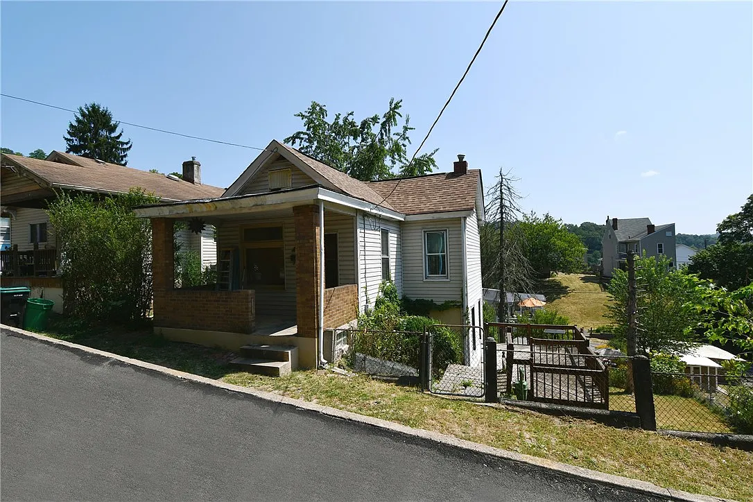 122 Clara St photo 1