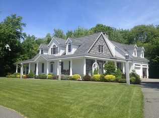 99 Meadow Creek Dr, Dracut, MA 01826