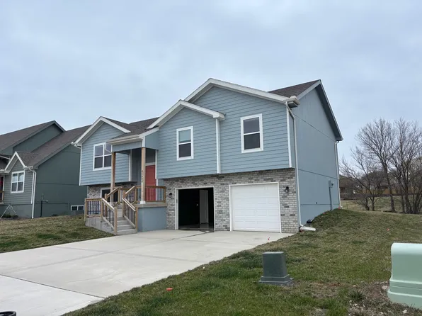 21328 W 216th St, Spring Hill, KS 66083