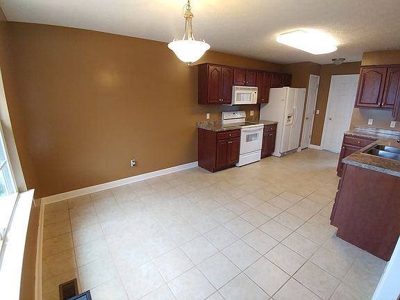 Eat-In Kitchen