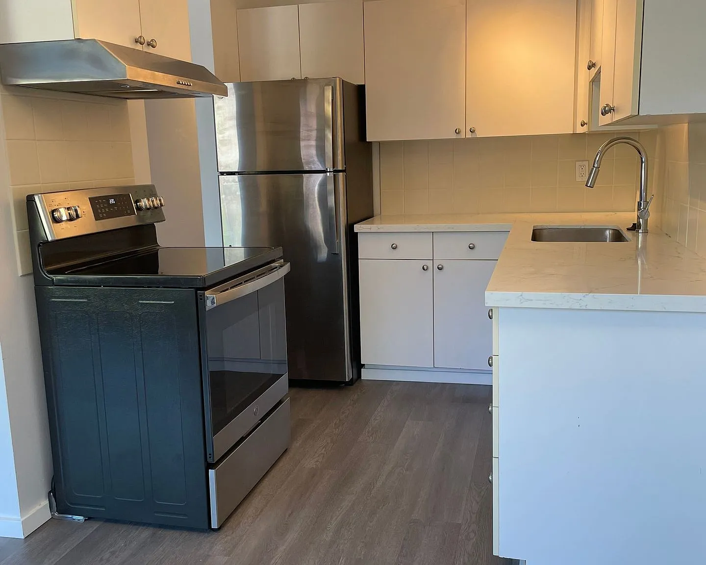 Ekilai Apartments - Spacious 1 Bed, 2 Bed Units & 3 Bed Units, w/ Private Balcony ~ Designer fini... — Photo 4