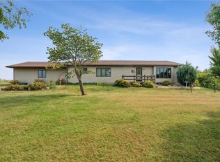 4556 Cedar Ridge Rd, Center Point, IA 52213