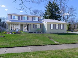 5369 Greendale Dr, Troy, MI 48085