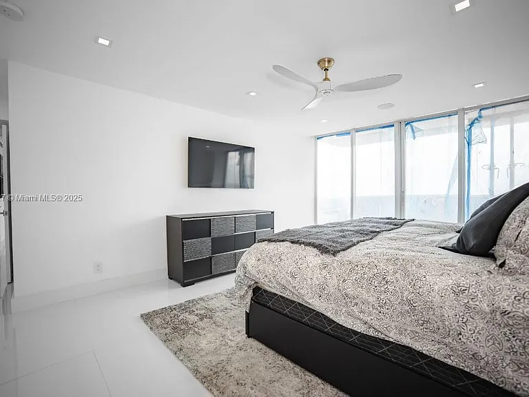 5600 Collins Ave #14K — Photo 21