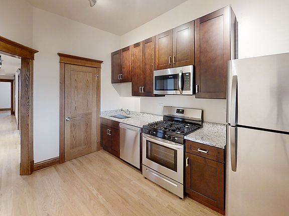 2nd image of 1443 W Belle Plaine Ave