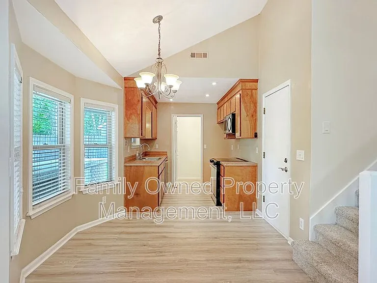 105 Pryors Ln — Photo 19