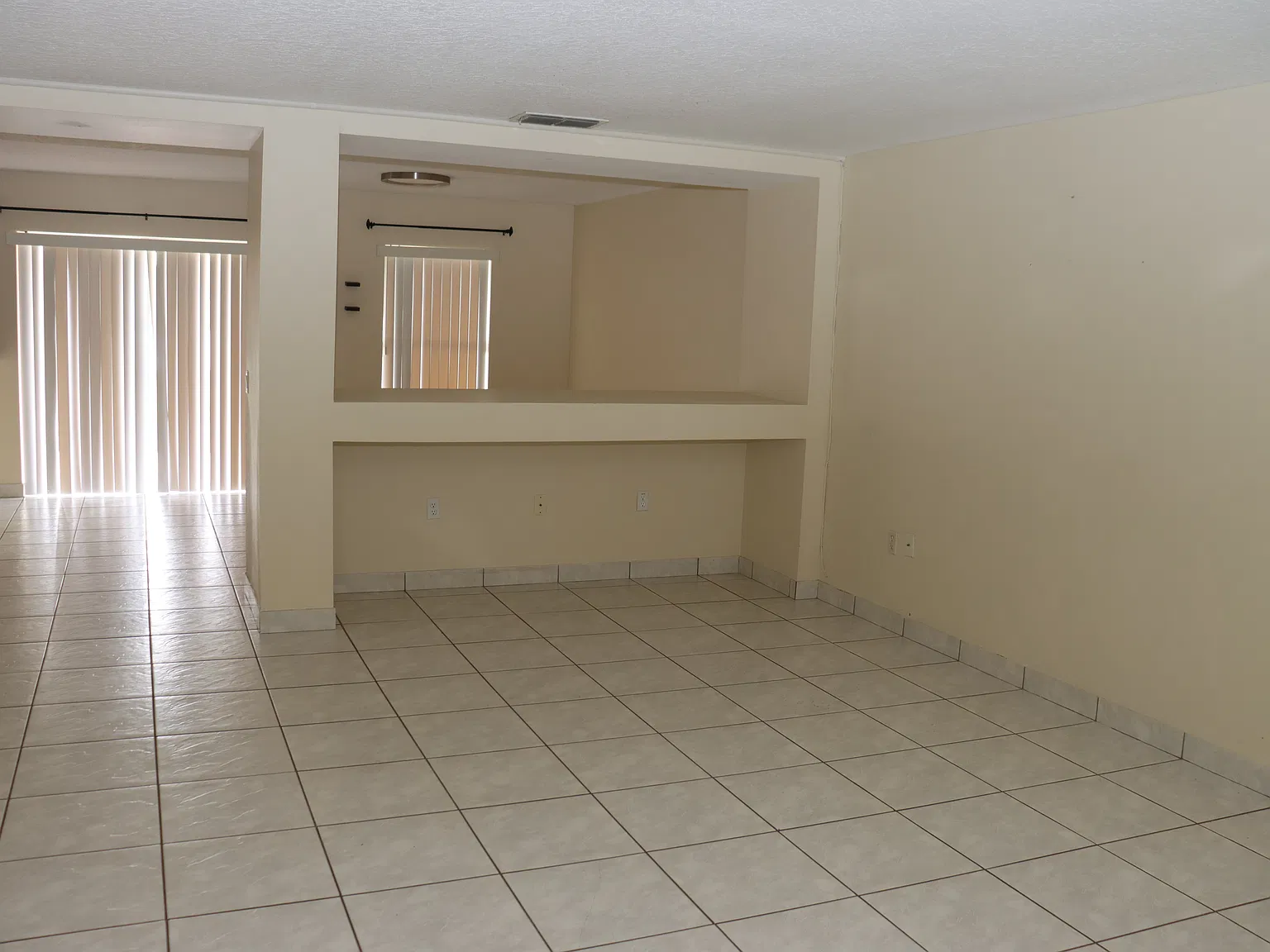 3 bed, 2.5 bath, 2279 sqft, $2,200 — Photo 2