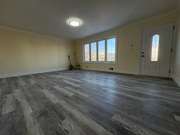 8 Rockville Ave #1 — Photo 2