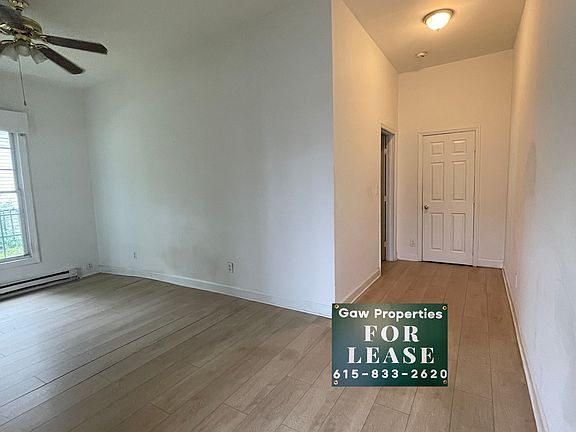 5th image of 552 Moore Ave Unit B