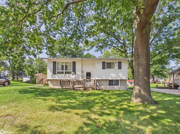 805 Wedgewood Dr, Oskaloosa, IA 52577