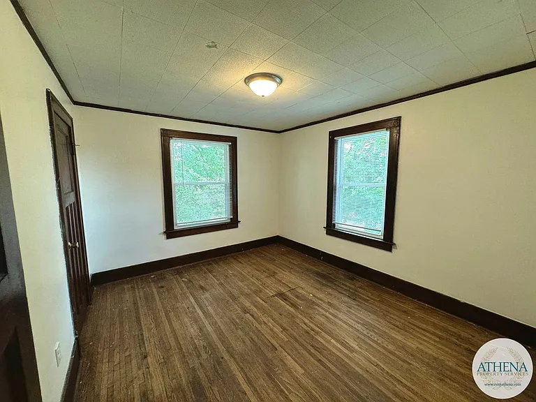 413 N Frederick St — Photo 8