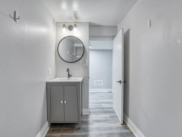 668 Frank St #A — Photo 21