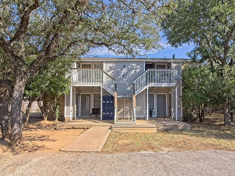 401 Hedgewood Dr #C — Photo 1
