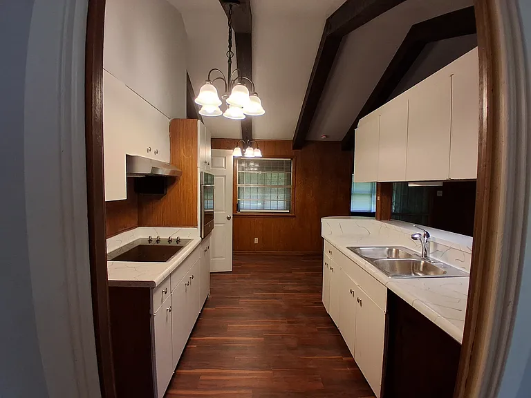 4411 Lakewood Dr — Photo 5