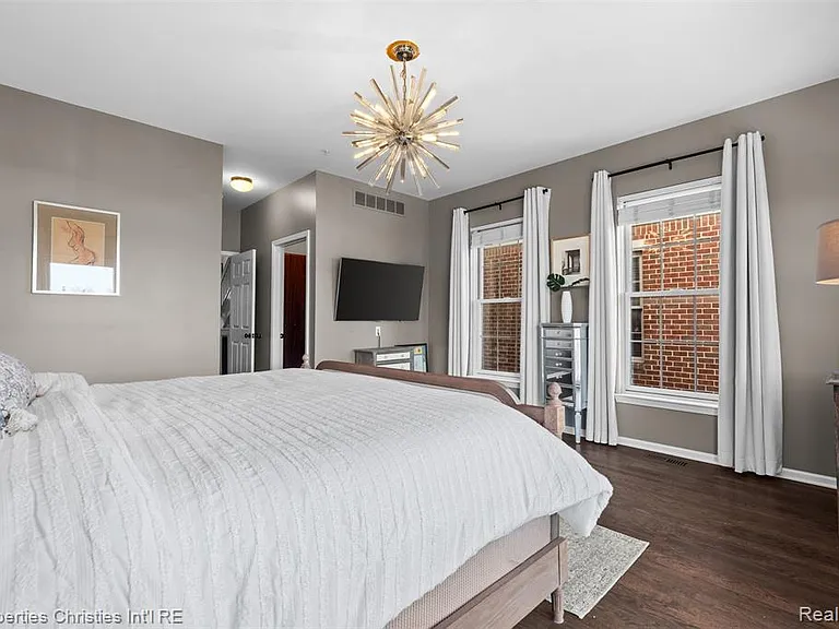 512 Graten St — Photo 33