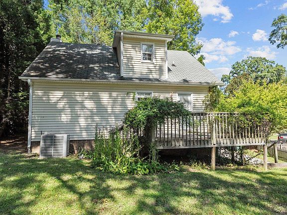 4th image of 2614 Woodmont Dr