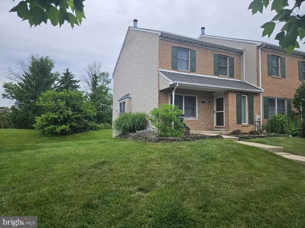 1175 Valley Stream Dr, Perkiomenville, PA 18074