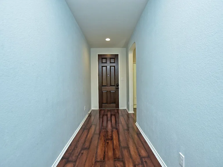 2717 Claremont Ct — Photo 4