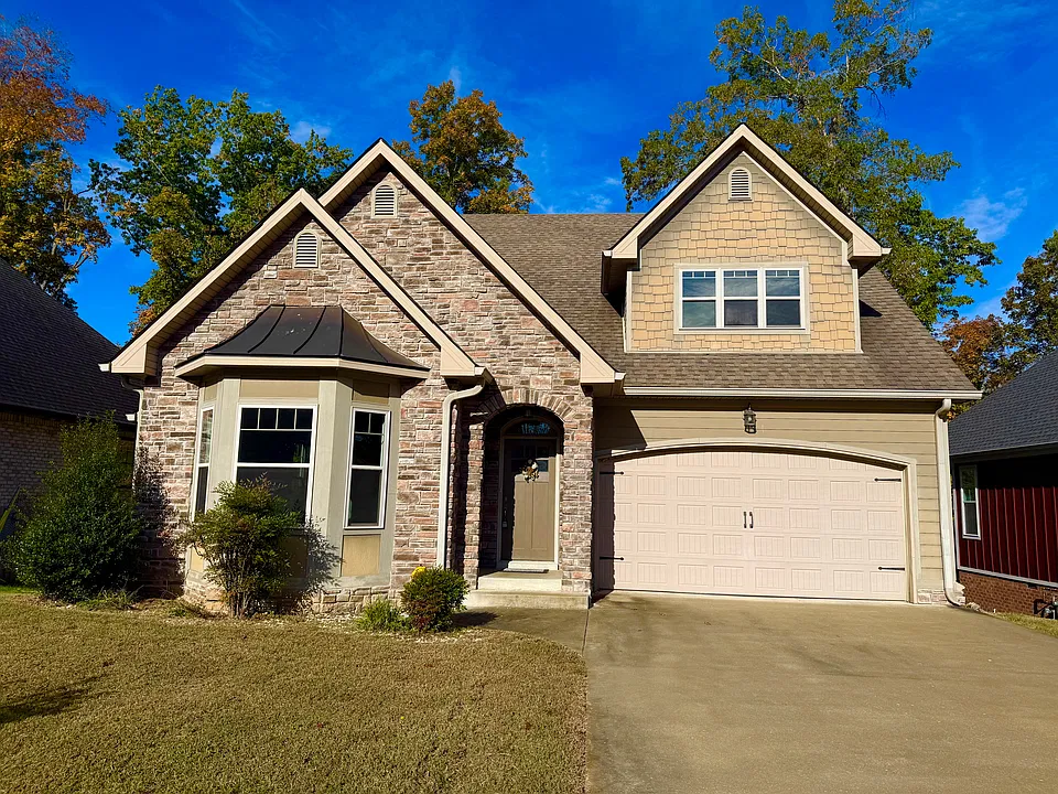 232 Birnam Wood Trce