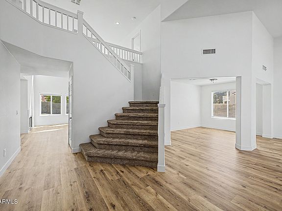 4th image of 835 W COOLEY Drive