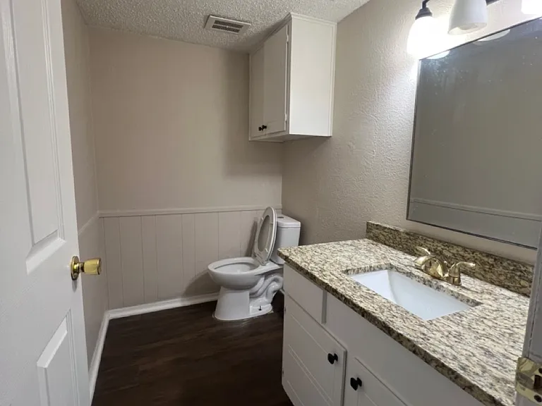 2500 Hollandale Cir #B — Photo 14