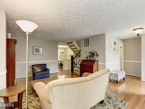 Living Room (3 of 3)