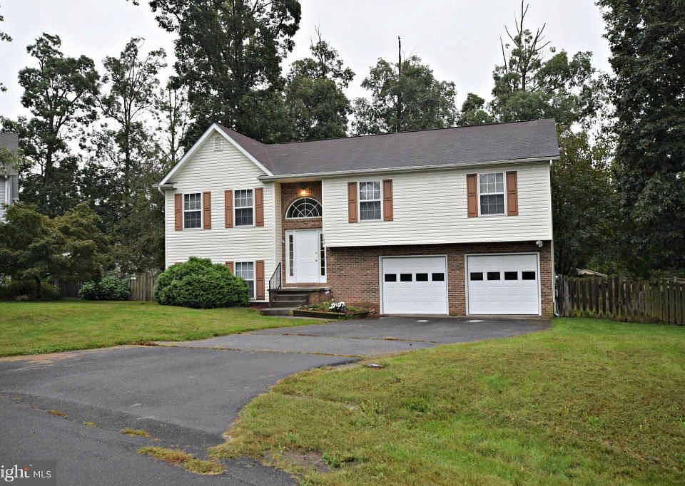 1st image of 102 Southampton Ct