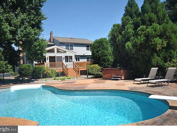 2nd image of 207 South Ln