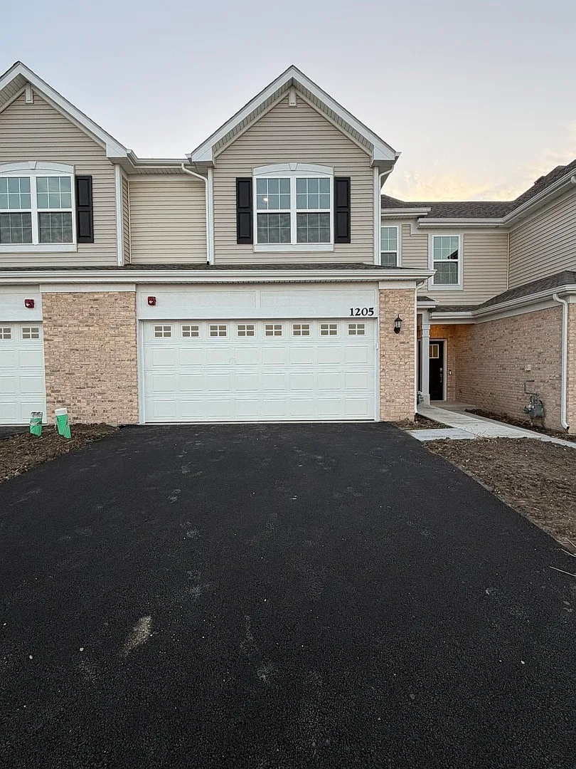 3 bed, 2.5 bath, 1840 sqft, $2,990 — Photo 1