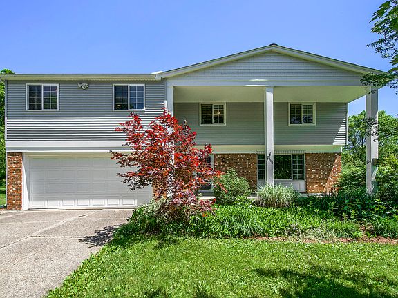 2nd image of 2840 Lakehurst Ln
