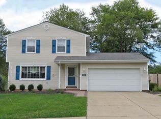 5900 Woodbury Hills Dr, Parma, OH 44134