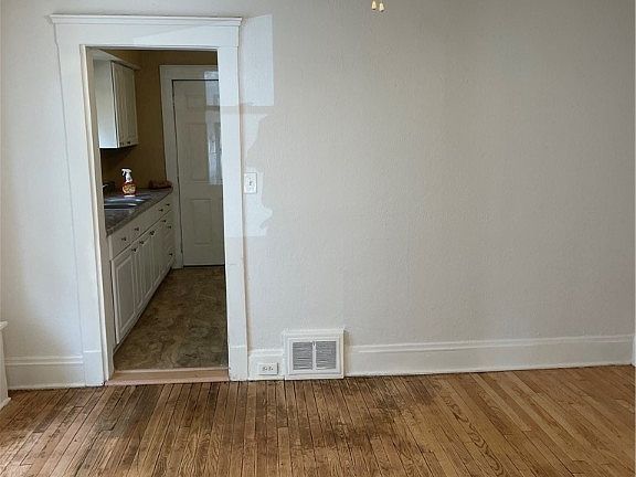 3rd image of 2164 W 100th St