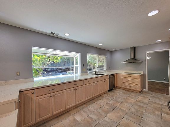 4th image of 45185 Onondaga Dr