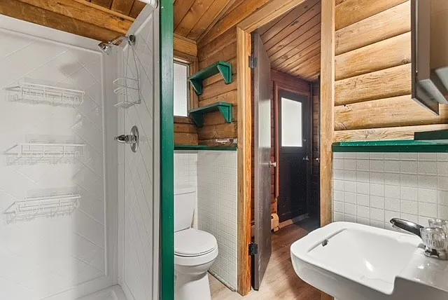 1285 Riverside Dr — Photo 23