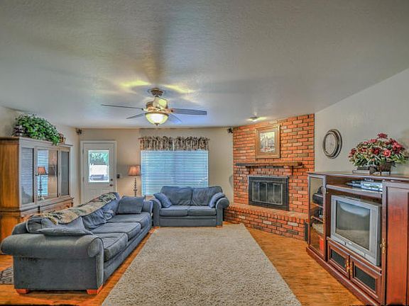 5th image of 1552 E Gary St