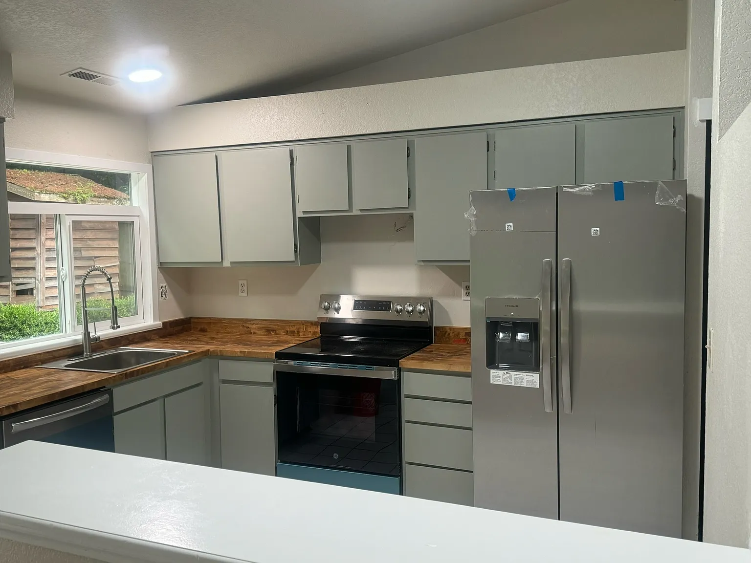 3 bed, 1050 sqft, $3,000 — Photo 4
