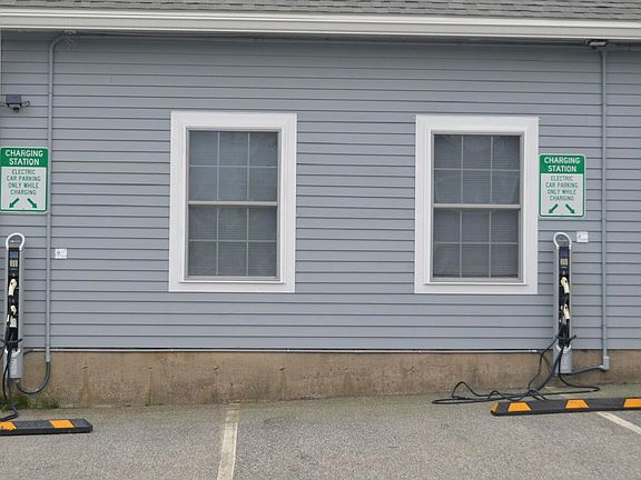 3rd image of 1072 Post Road #204