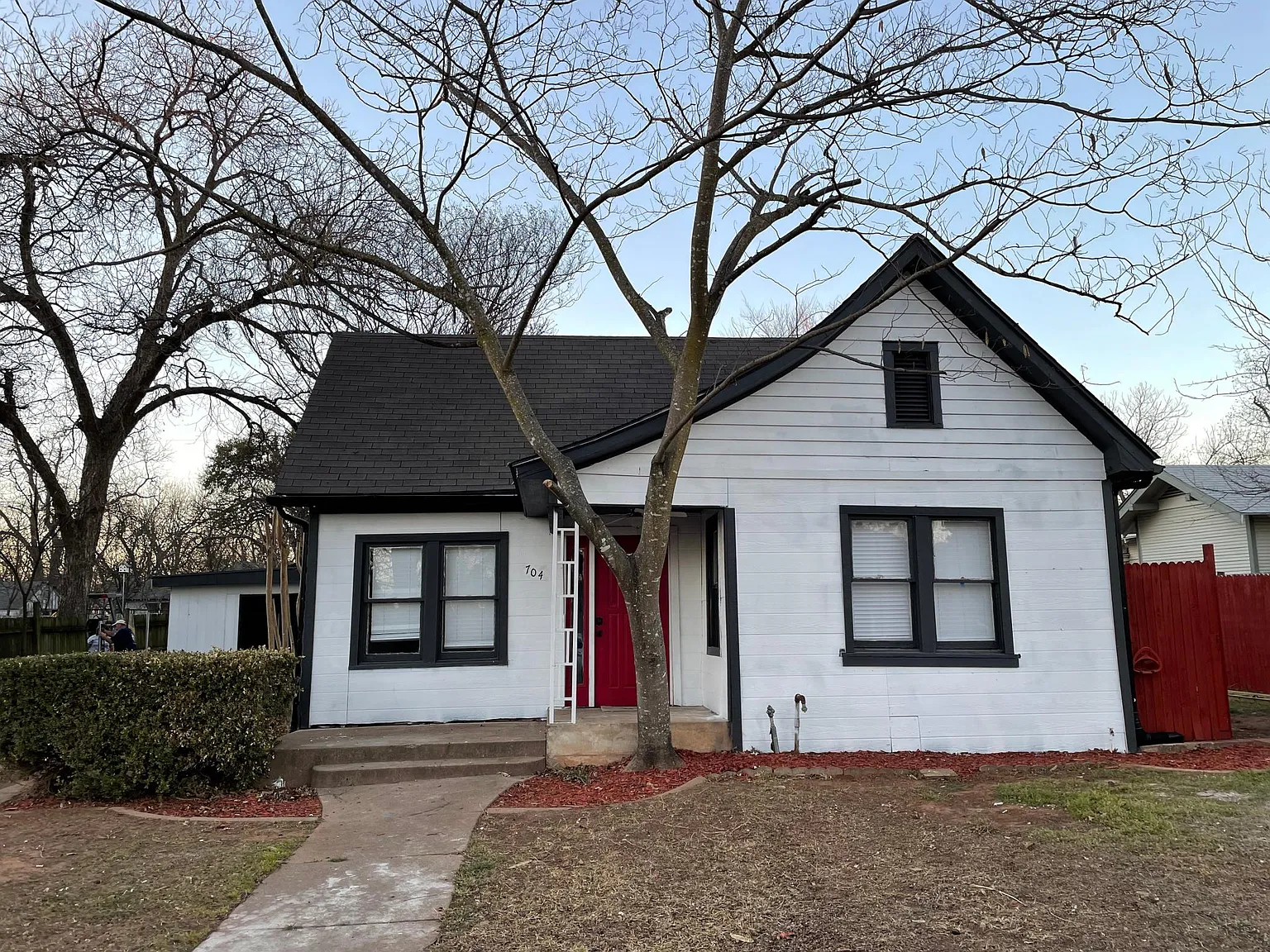704 Williams Ave — Photo 1