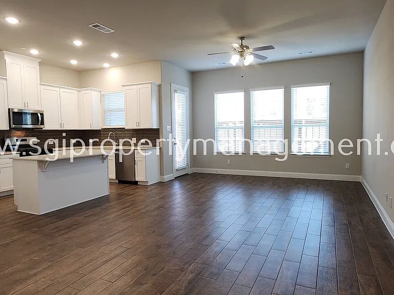 3121 Galveston St — Photo 6