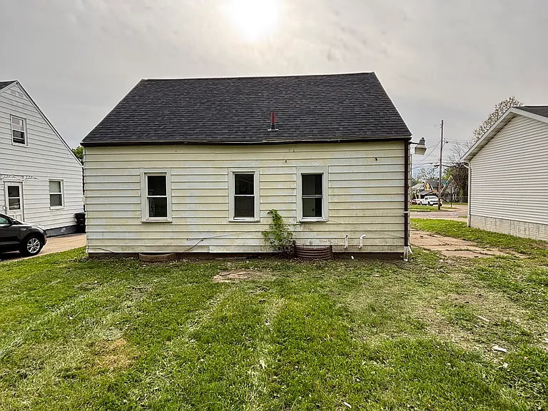 1311 Superior Ave — Photo 15