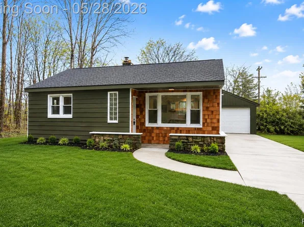 4805 Fenmore Ave, Waterford, MI 48328
