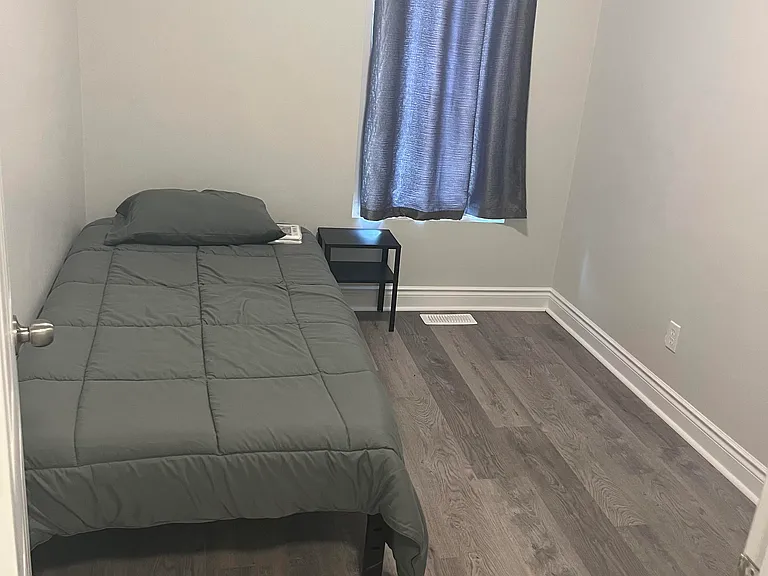 188 Wellington St N #1 — Photo 10