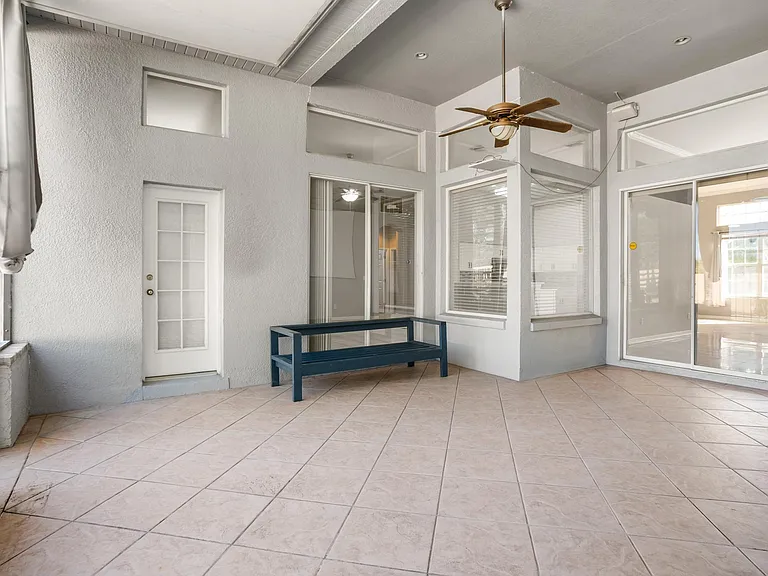 2810 University Acres Dr — Photo 35