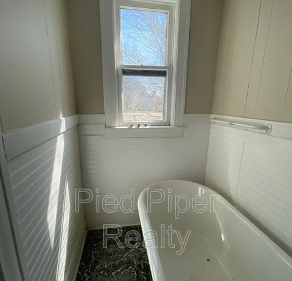 434 1/2 S State Ave — Photo 10