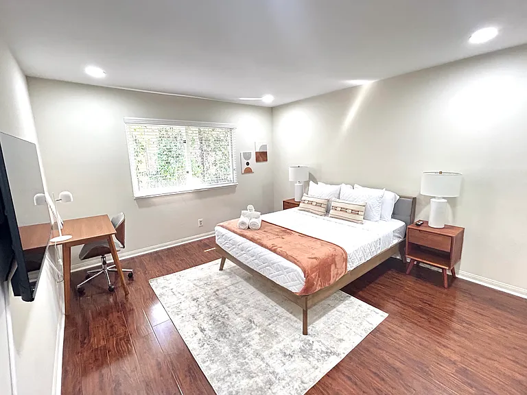 18210 Hatteras St — Photo 5